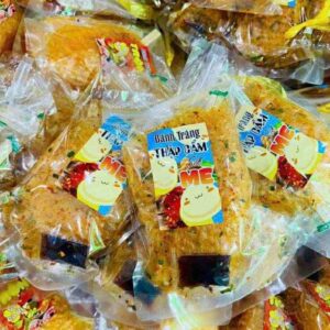 Bánh tráng thập Cẩm sốt me
